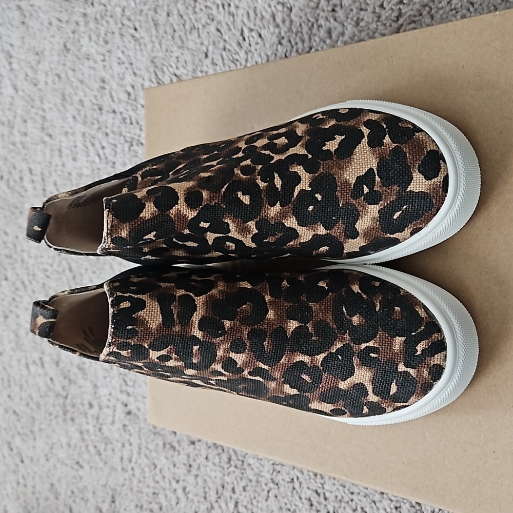 Trending Leopard Print  Steve Madden Womens High Top Slip-On Sneaker In Size 6